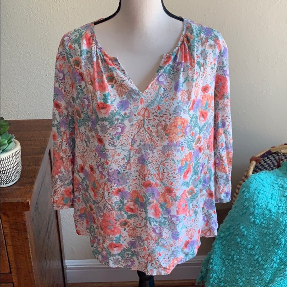 Lucy & Laurel flowy floral top